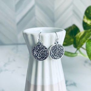 Floral Circle Silver Tone Delicate Dangle Earrings Boho 1” NEW